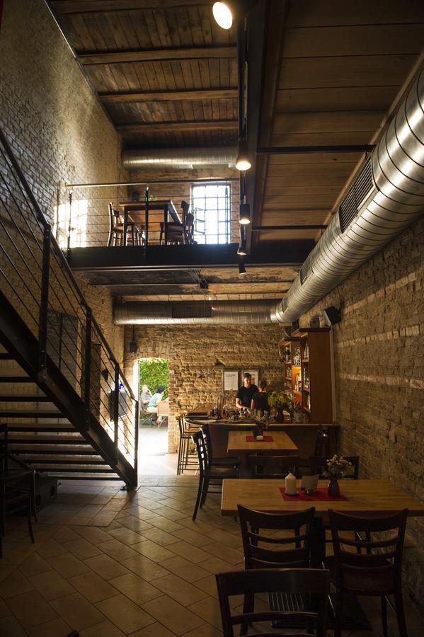 Basiskulturfabrik Oeko-Hotel 施特雷利茨 外观 照片